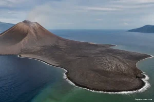 Daratan Baru Seluas 30,3 Hektare Muncul di Gunung Anak Krakatau