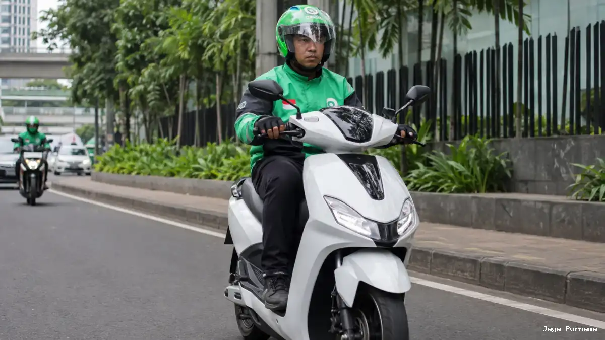 Kenapa Motor Listrik Belum Menggantikan Motor Bensin Ojol?