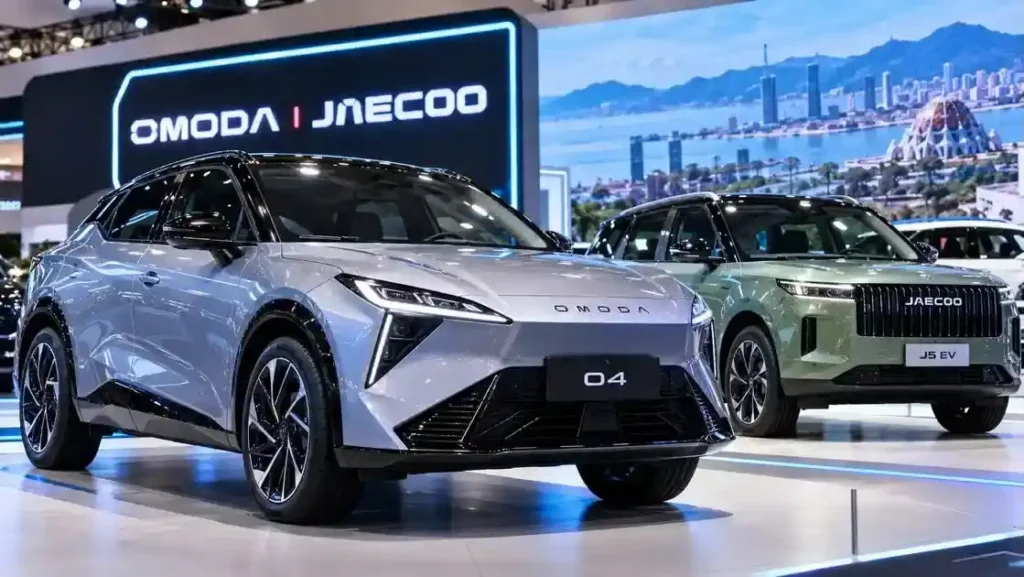 SUV listrik Omoda O4 berwarna perak dan Jaecoo J5 EV hijau di area pameran otomotif.