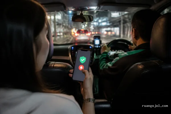 Fitur Keamanan Grab: Cara Kerja AudioProtect dan SOS Button Fitur Keamanan Grab: Cara Kerja AudioProtect dan SOS Button