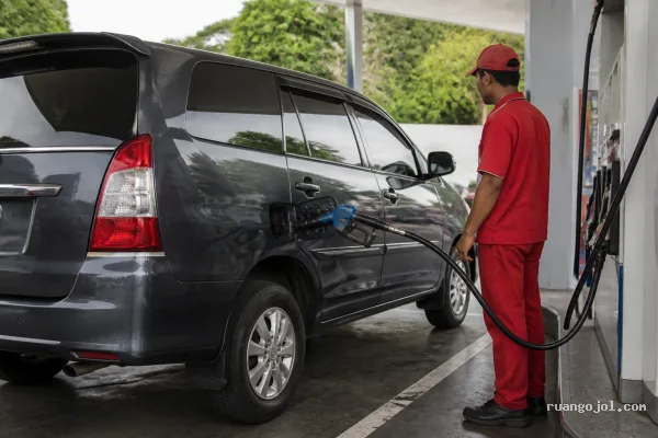 Harga BBM Diesel Naik, Penjualan Innova Diesel Terpuruk Harga BBM Diesel Naik, Penjualan Innova Diesel Terpuruk