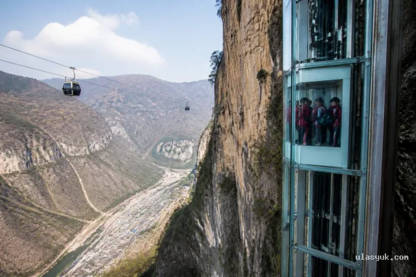 Lift Fuyao 288 Meter Pangkas Waktu Tempuh Anak Sekolah di China Lift Fuyao 288 Meter Pangkas Waktu Tempuh Anak Sekolah di China