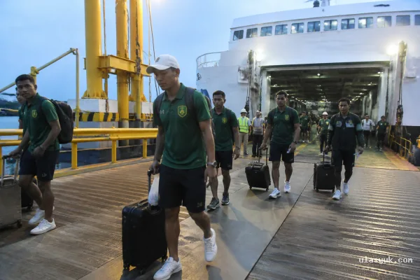 Persebaya Terdampak Erupsi Gunung Anak Krakatau, Pulang Estafet