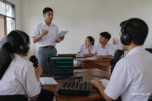 Radio Broadcasters Bring Media Skills to Indonesia’s Sekolah Rakyat Students